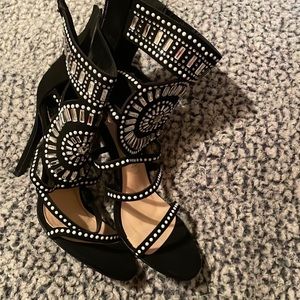 Like new cute diamonds and pearl heels